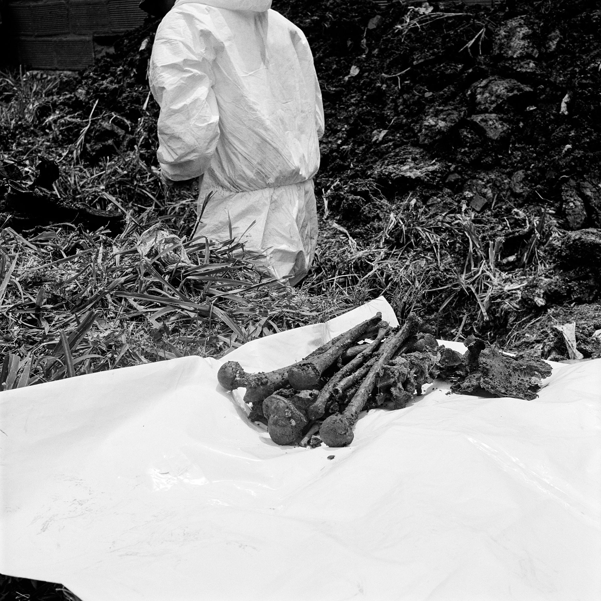 The remains of a body exhumed during a search for victims of Operación Orion lie laid out in the Jardín Cementerio Universal, in Medellín, Colombia. Operación Orion was an action by security forces against Medellín urban guerillas in 2002. Human rights and civil society organizations claim it to have been a joint operation between State forces and paramilitaries, or at least that there was cooperation with paramilitaries to some extent. The bodies of a number of people killed in the operation were buried, unregistered, in mass graves in the cemetery. After two weeks of excavations, a team of forensics found two of the nine bodies they were looking for.