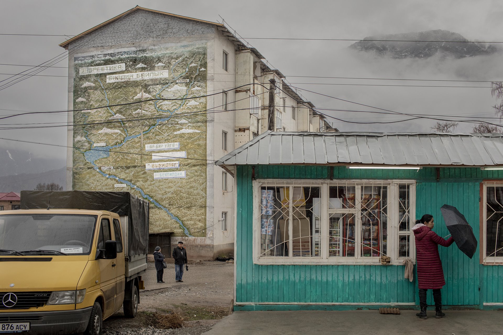 The city of Kara-Köl in Kyrgyzstan was built to accommodate people arriving in the 1960s to construct the Toktogul Dam, supplying irrigation and hydroelectric power to the region. A mural on one of its residential buildings depicts the Naryn River flowing into the Toktogul Reservoir. The reservoir stood at critically low levels in 2022, potentially affecting both local power supply and provision of water for agriculture in neighboring Kazakhstan.