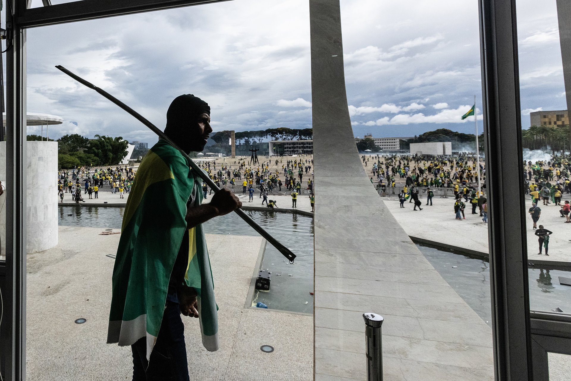 A man holding a steel rod inside the Presidential Palace, in Brasília, Brazil.&nbsp;