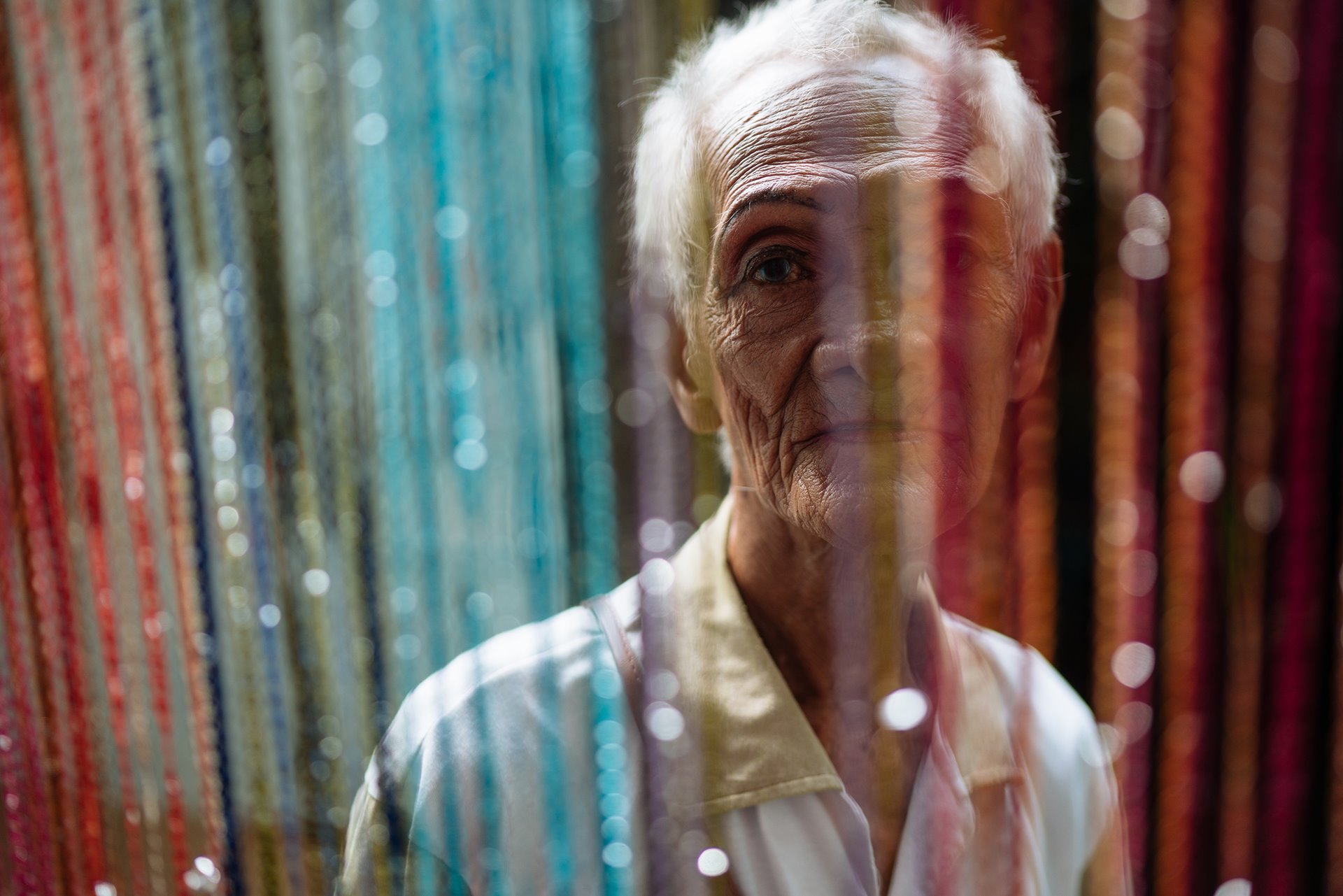 <p>Al Enriquez (86) looks through a curtain in the the Golden Gays&rsquo; home in Manila, the Philippines.&nbsp;</p>
