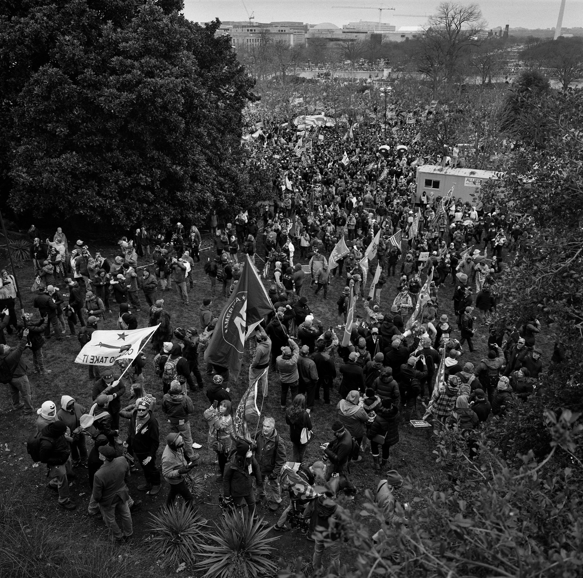 Protesters stream toward the Capitol from the West Front lawn, as the building is breached by rioters who broke through windows and doors, seeking to overturn Joe Biden&rsquo;s electoral victory, in Washington DC, USA. The Justice Department estimated between 2,000 and 2,500 people invaded the Capitol, causing around US$ 1,5 million damage to the building.