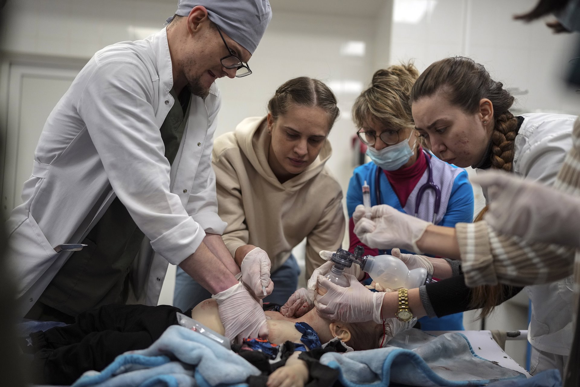 Medical workers try to save the life of Marina Yatsko&#39;s 18 month-old son Kirill, who was fatally wounded during shelling, at a hospital in Mariupol, Ukraine.