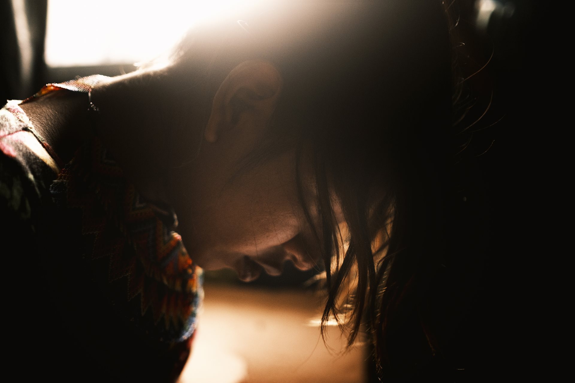 Ahitana (23) has attempted suicide several times. Originally from the Emberá Katio community, she now lives in Bogotá, where she faces hostility, mistreatment, and lack of economic opportunities. Bogotá, Colombia.
