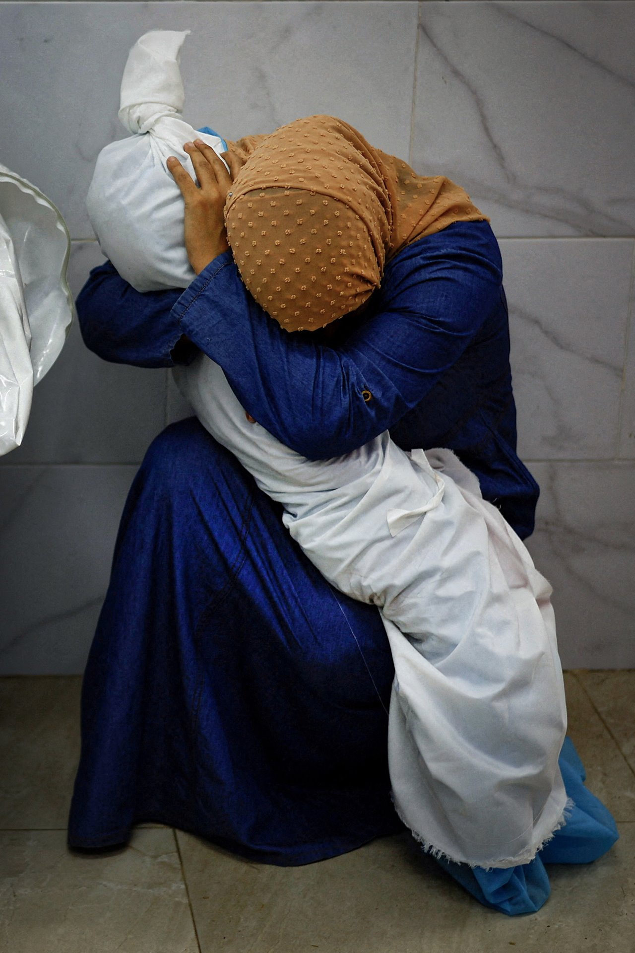 Inas Abu Maamar (36) cradles the body of her niece Saly (5) who was killed, along with her mother and sister, when an Israeli missile struck their home, in Khan Younis, Gaza.&nbsp;