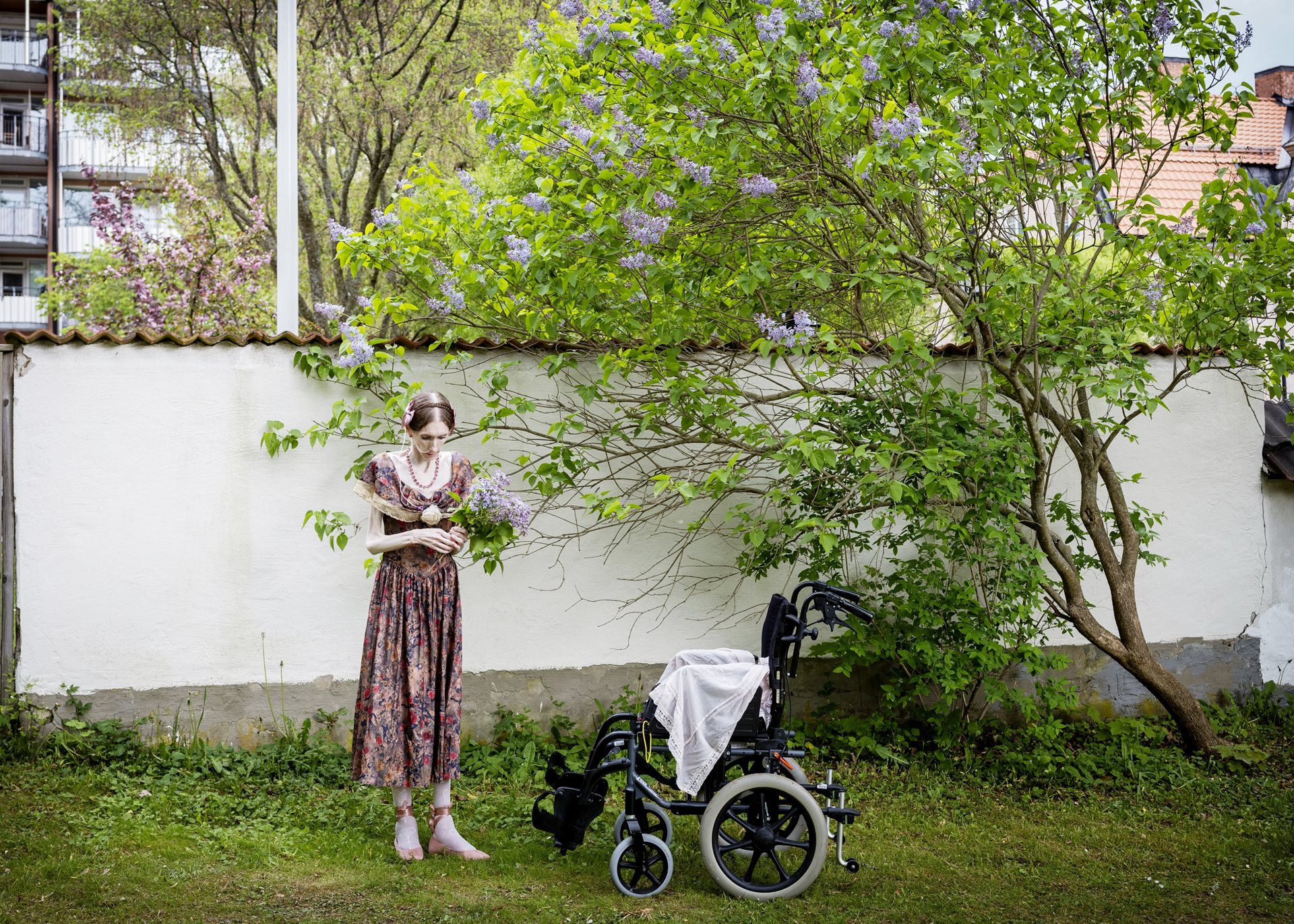 Engla Louise gathers lilacs from the Linköping Garden Society park beside her home in Linköping, Sweden. Being surrounded by beauty is important to her.&nbsp;