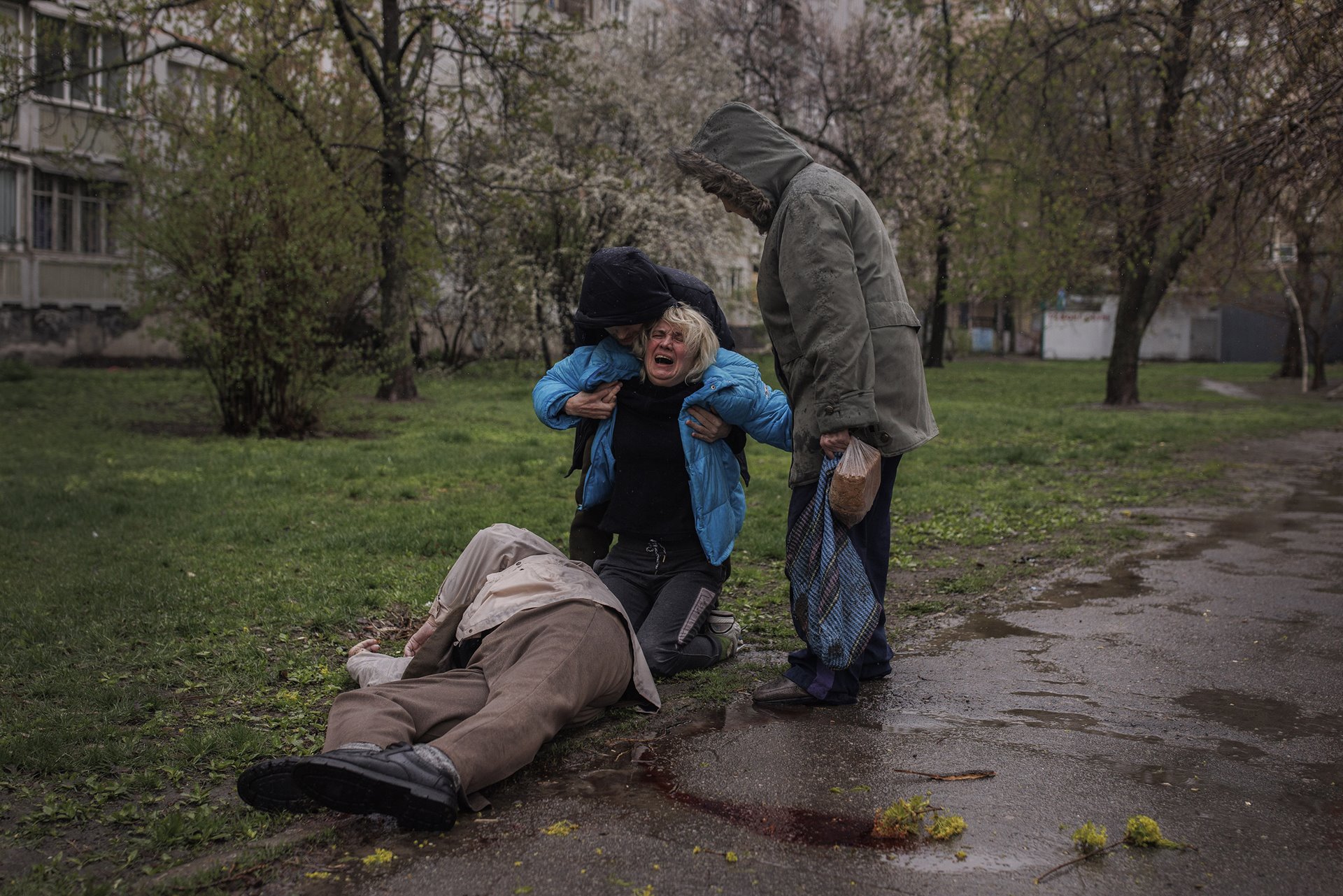 <p>Consoled by her partner Yevgeniy Vlasenko and her mother Lyubov, Yana Bachek (52) cries over the body of her father Victor Gubarev (79), killed while buying bread during the shelling of Kharkiv, Ukraine. Ukrainian authorities reported five people killed and a further 15 wounded in the city that day.</p>
