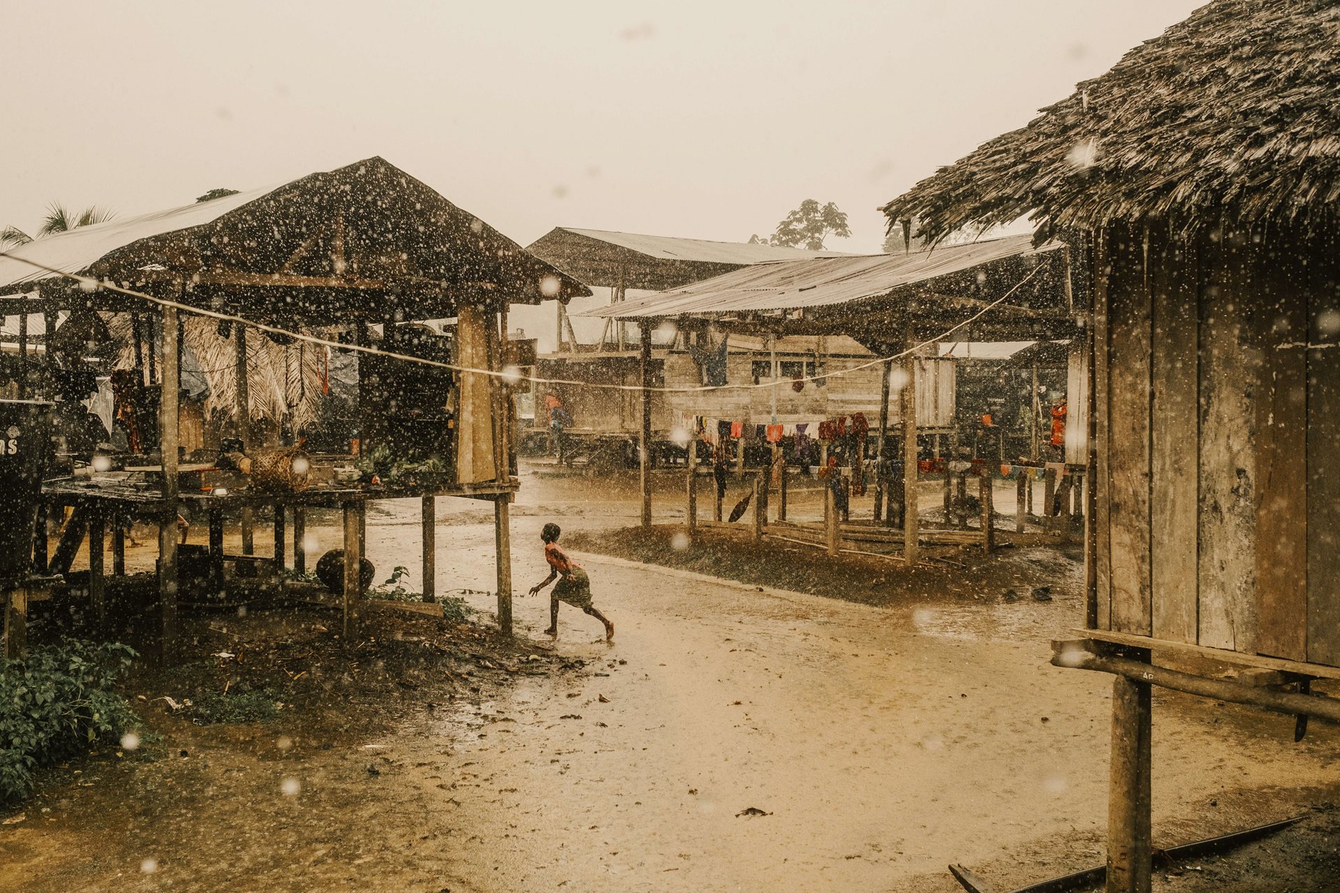 The Emberá Dobida community of Puerto Antioquia, in Chocó, has 141 inhabitants and reported more than 15 suicide attempts since 2015. Chocó, Colombia.