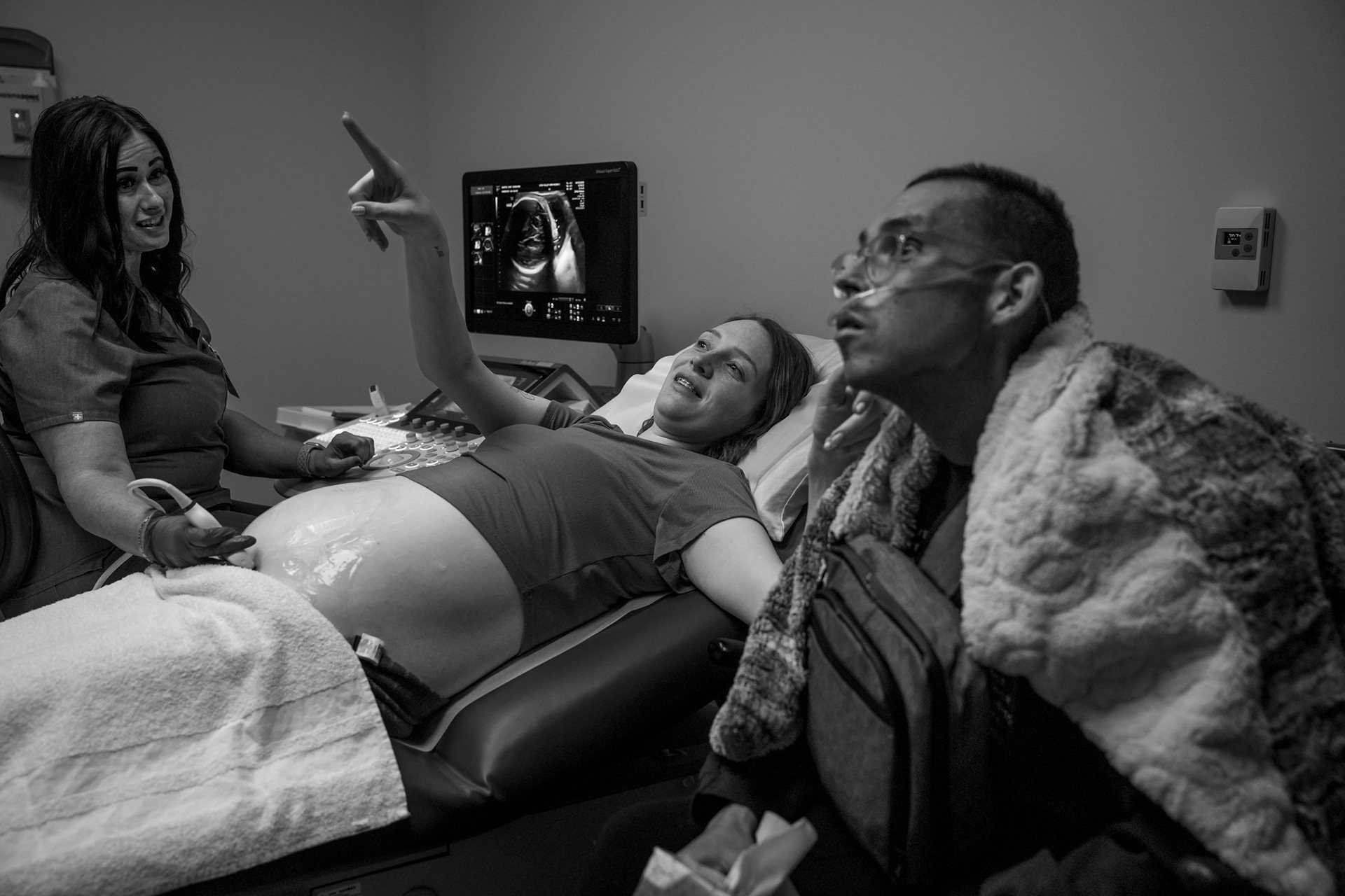 <p>Shay and Tanner view sonogram images of their daughter during a prenatal checkup. Tanner&rsquo;s one last wish was to fight cancer long enough to see his baby. Provo, Utah, United States</p>
<br />
&nbsp;