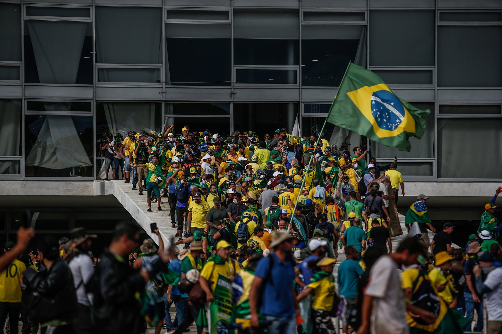 Supporters of former president Jair Bolsonaro storm the Presidential Palace, in Brasília, Brazil.&nbsp;