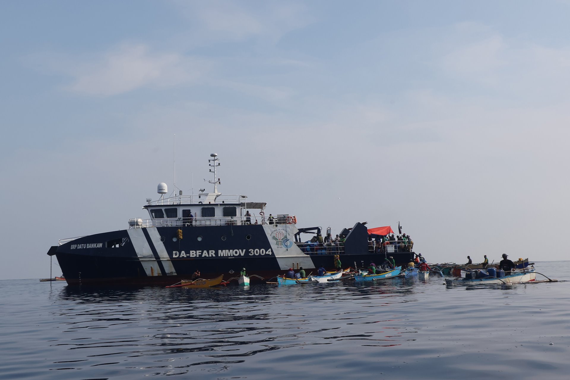 Fishermen wait their turn to receive oil and food from a government supply ship, near Scarborough Shoal, off Zambales province, Philippines.&nbsp;