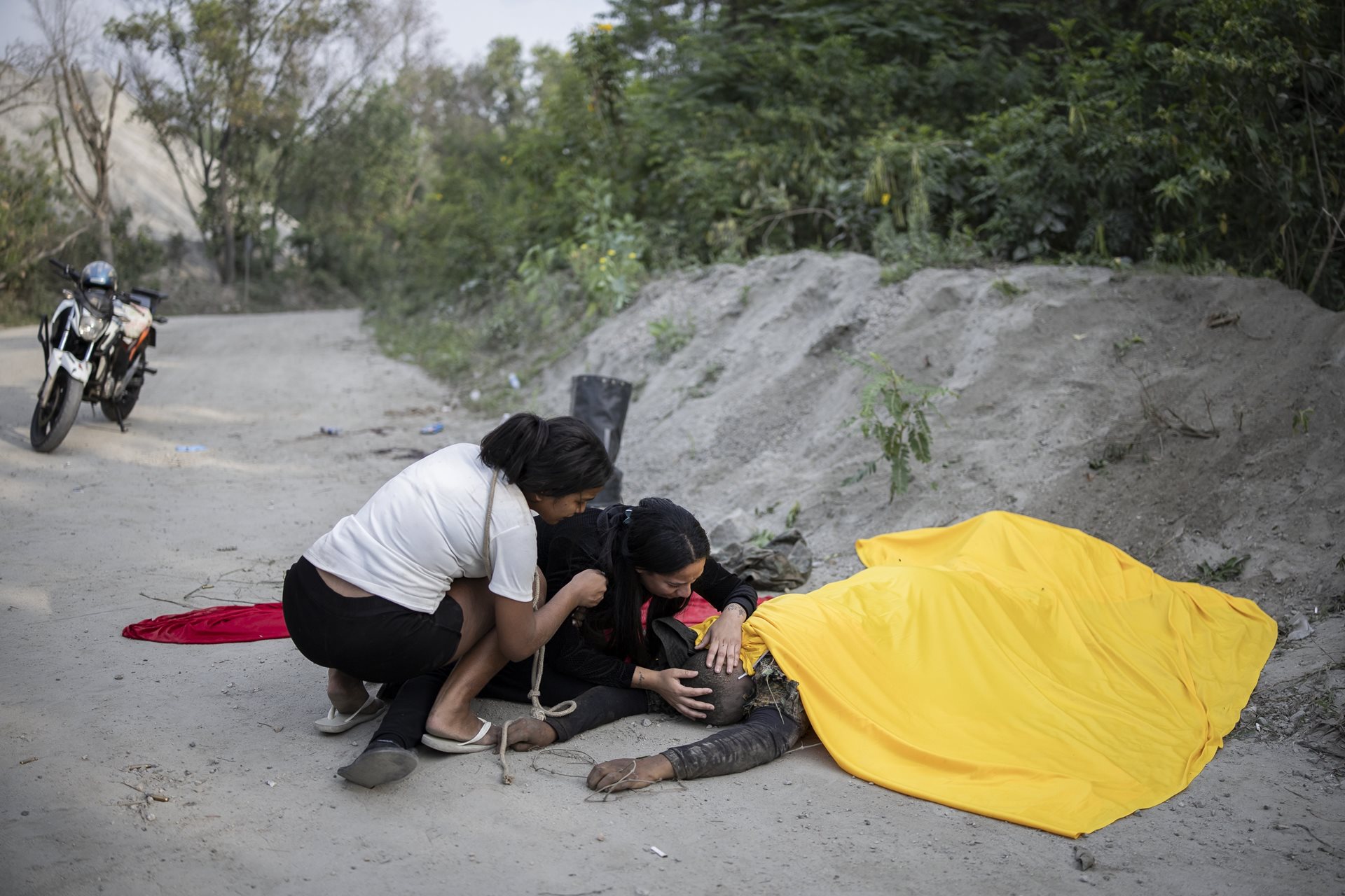 A woman breaks down after finding her husband among the deceased, in Rio de Janeiro, Brazil. The 17-hour operation claimed 122 lives, surpassing the 1992 Carandiru prison massacre as Brazil&rsquo;s deadliest police action.&nbsp;