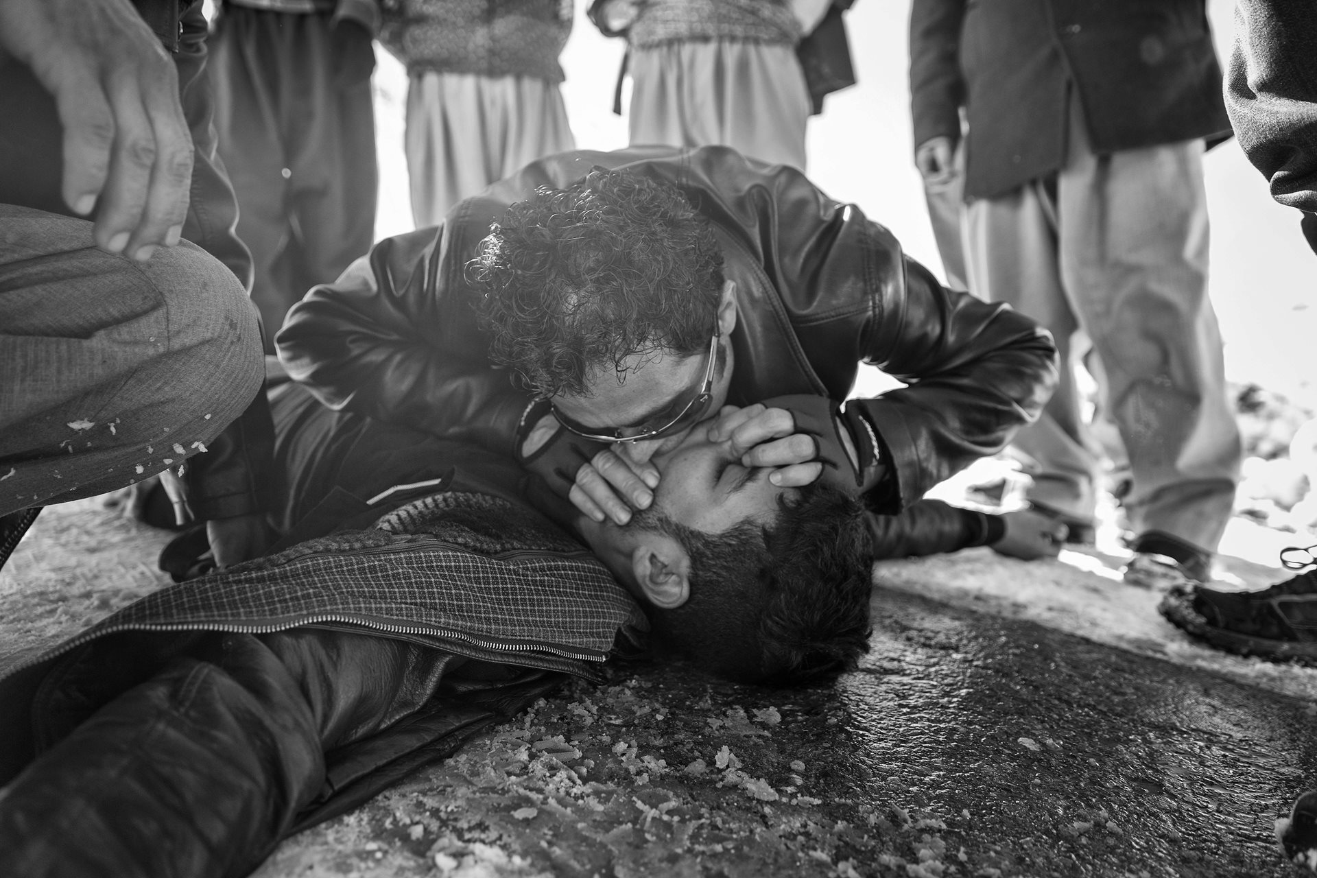 A man desperately attempts to revive Dariush Shukri, a 22-year-old man who was caught in an avalanche along a kolbari path, in Kurdistan, Iran. Despite all efforts, Dariush could not be saved, and a companion perished alongside him. Avalanches are a major hazard faced by kolbars on their journeys.&nbsp;