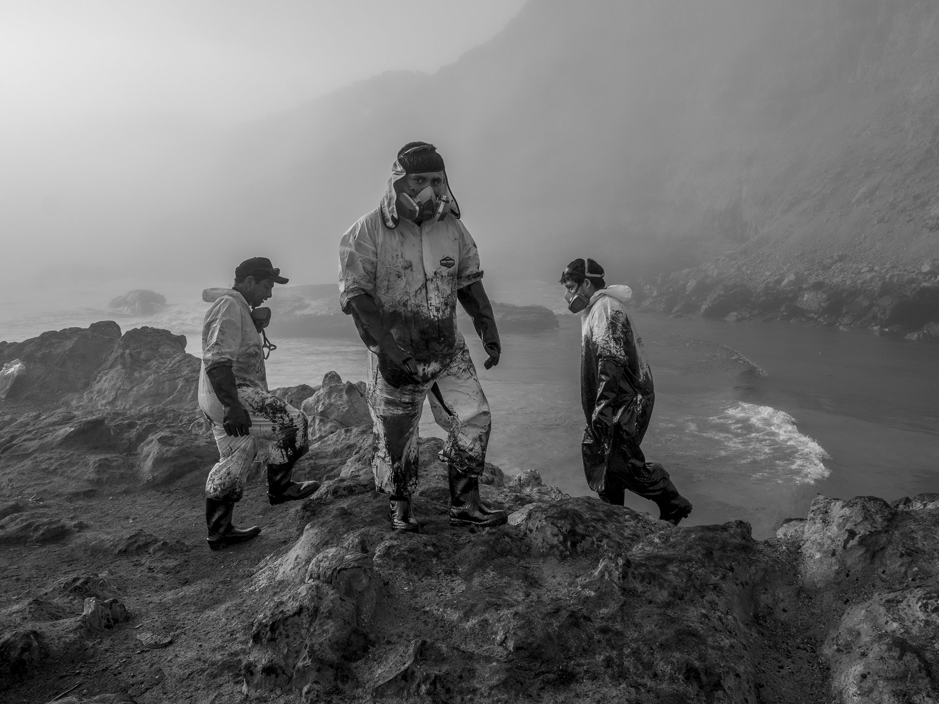 <p>Workers at Playa Cavero, Peru, deal with the environmental disaster caused by an oil spill at Spanish transnational oil company Repsol&rsquo;s La Pampilla refinery nearby.</p>
