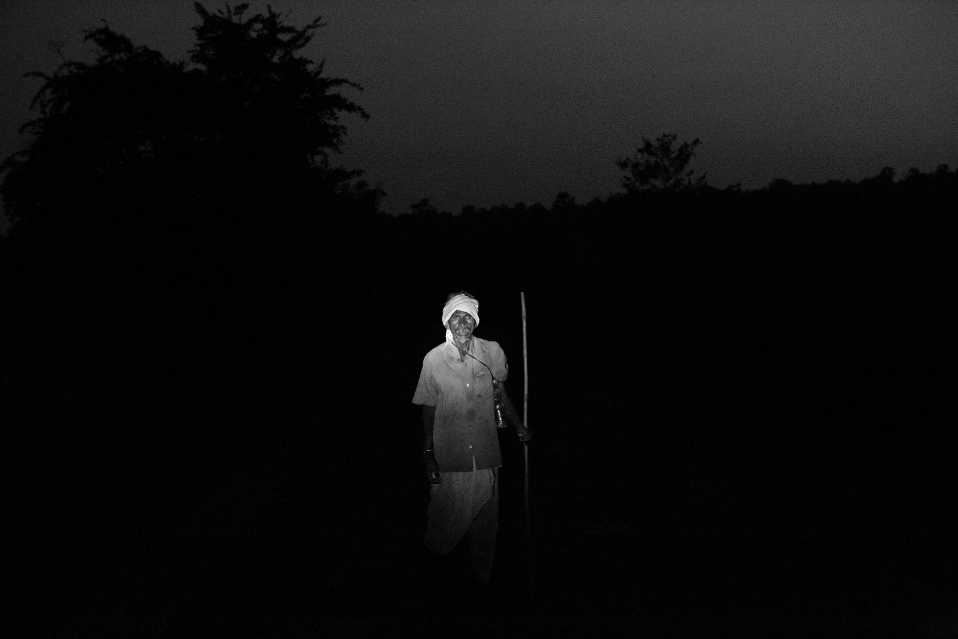 <p>A night watchman protects farmland and livestock from tigers and other big cats in a village in Chandrapur, Maharashtra, India. Around 200 tigers live in Chandrapur, of which around 80 share the space outside the core zone of the Tadoba Andhari Tiger Reserve.</p>
