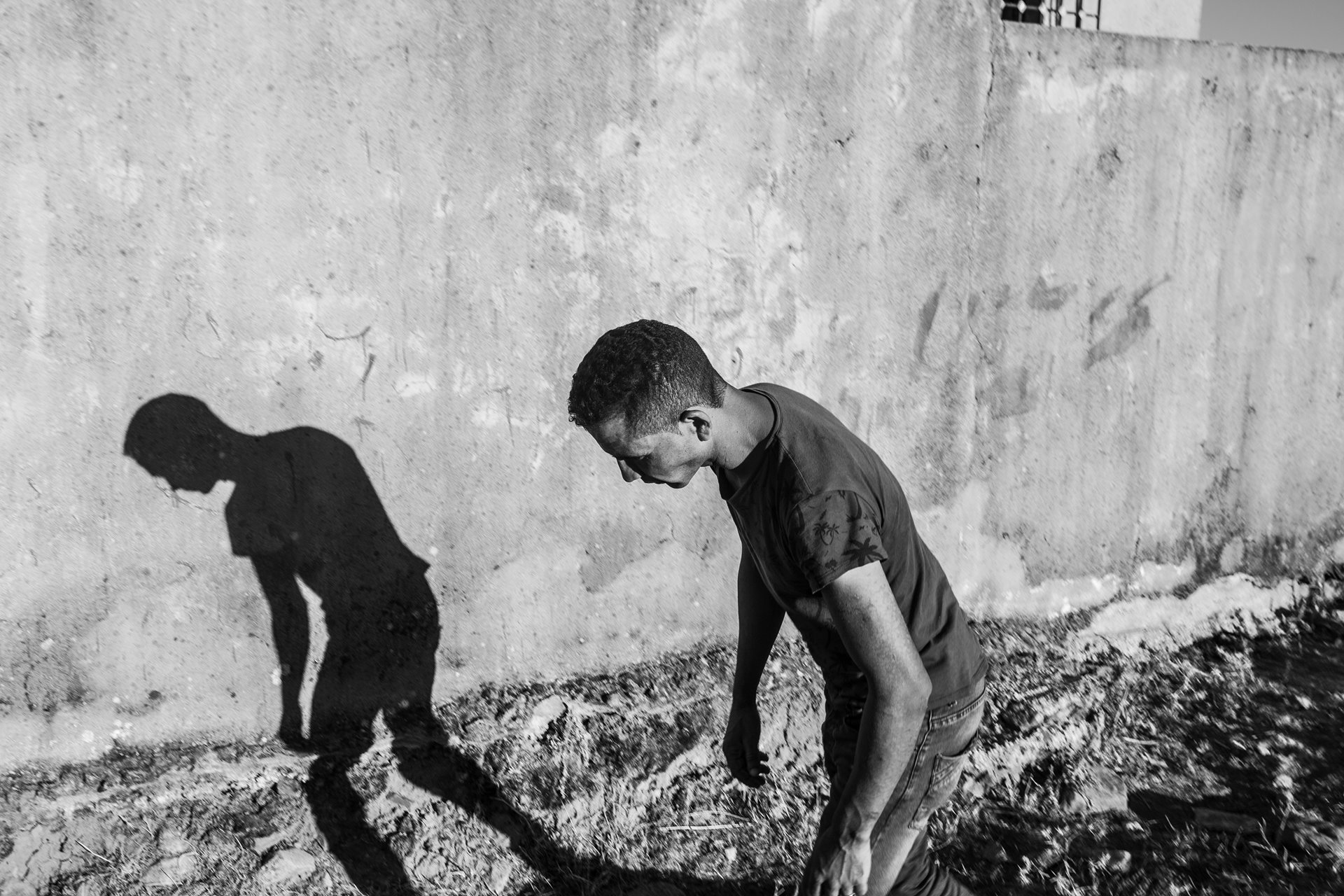 Msaddak, like so many other young people in his village of Oumm El-Bechna, Tunisia, migrated to the capital, Tunis, to find work. He worked there for two years in the construction industry, but conditions were tough, and he had no contract or social security. Consequently, he returned to the village and is currently unemployed.