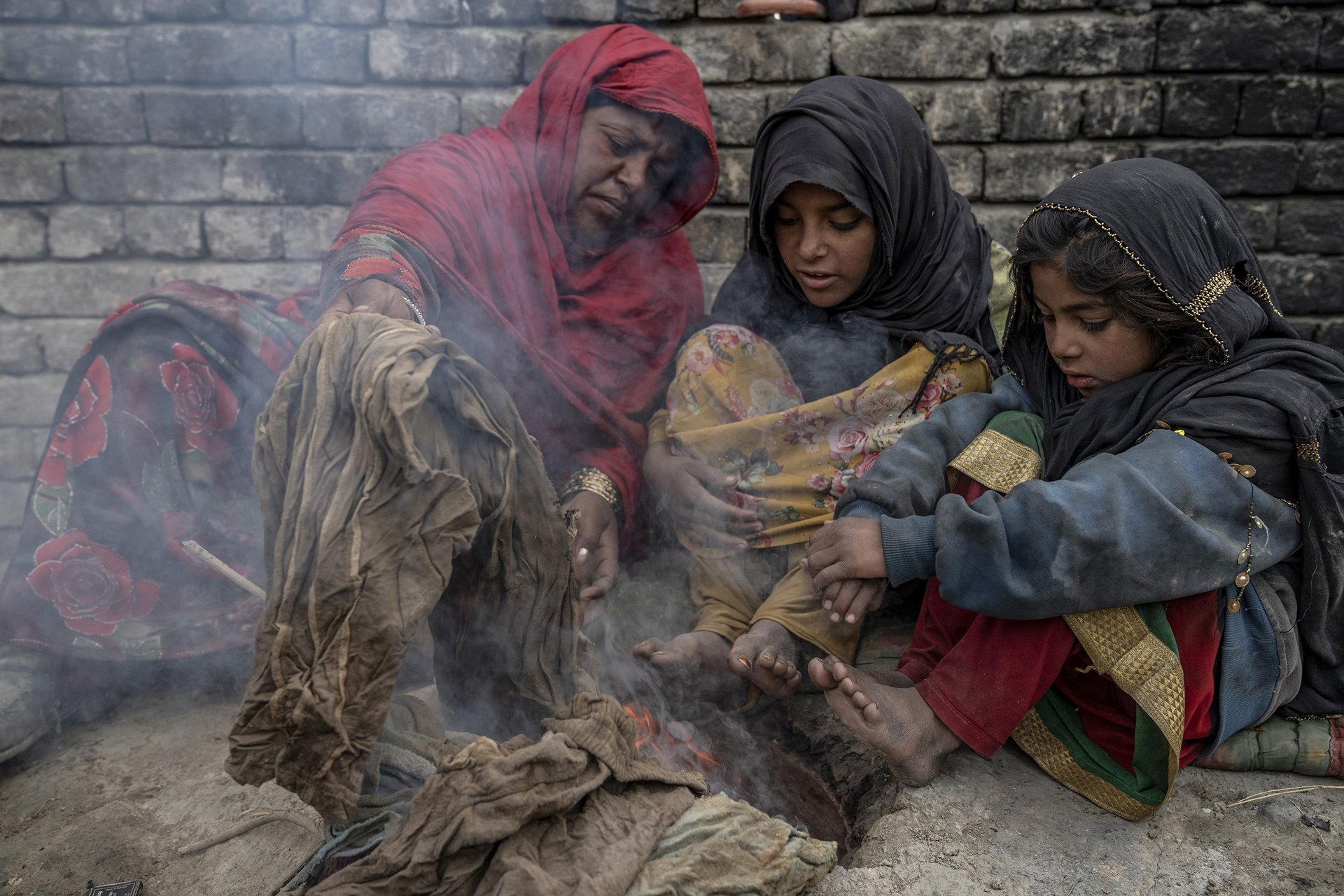 A family warms up by burning garbage in winter, in the Bagrami camp &nbsp;for internally displaced people on the outskirts of Kabul, Afghanistan.