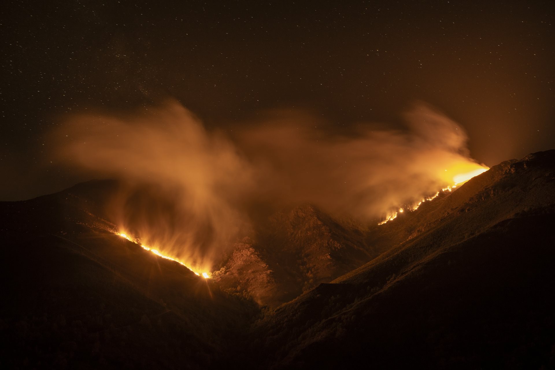 The Larouco wildfire, the worst in Galicia&rsquo;s recorded history, burns through the night as flames reach O Courel &ndash; a mountain range of great biodiversity. Sierra de O Courel, Galicia, Spain
