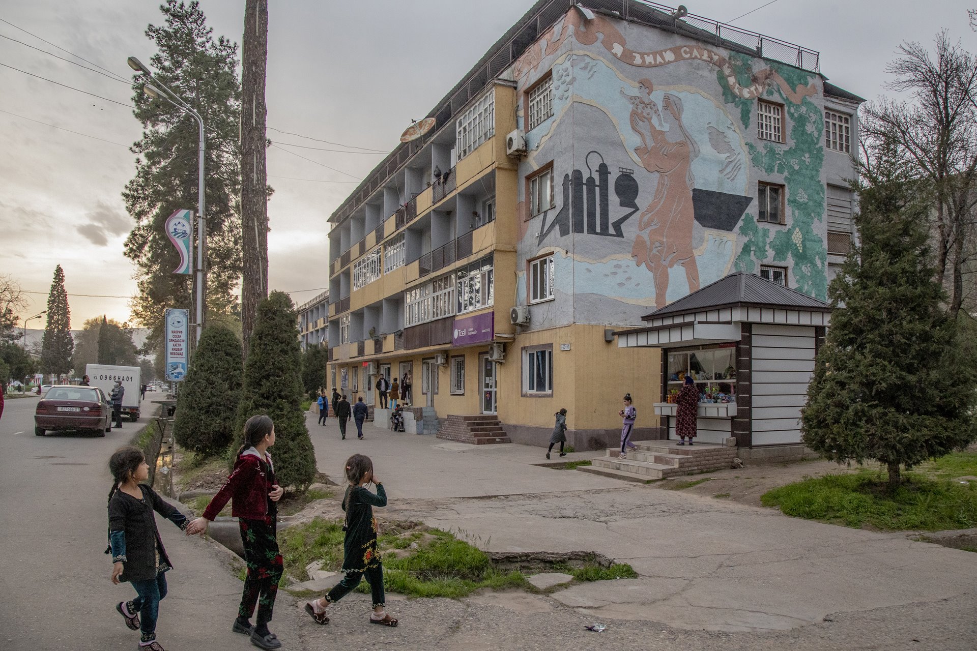 <p>Girls cross a street in Norak, Tajikistan. The Norak Hydroelectric Station provides 70 percent of the country&rsquo;s electricity. Dam water levels fell by four meters in 2021.</p>
