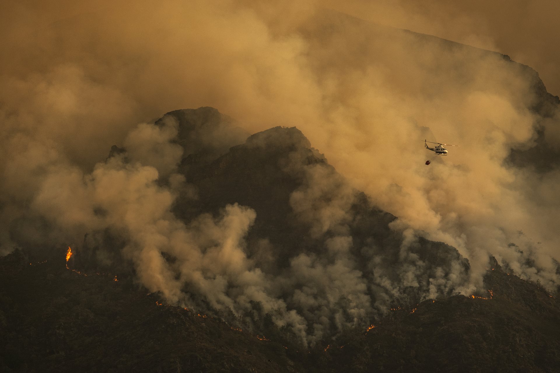 A wildfire burns at the summit of Peña Trevinca near Casaio, Galicia&rsquo;s highest peak at over 2,000 meters. Ourense, Galicia, Spain.