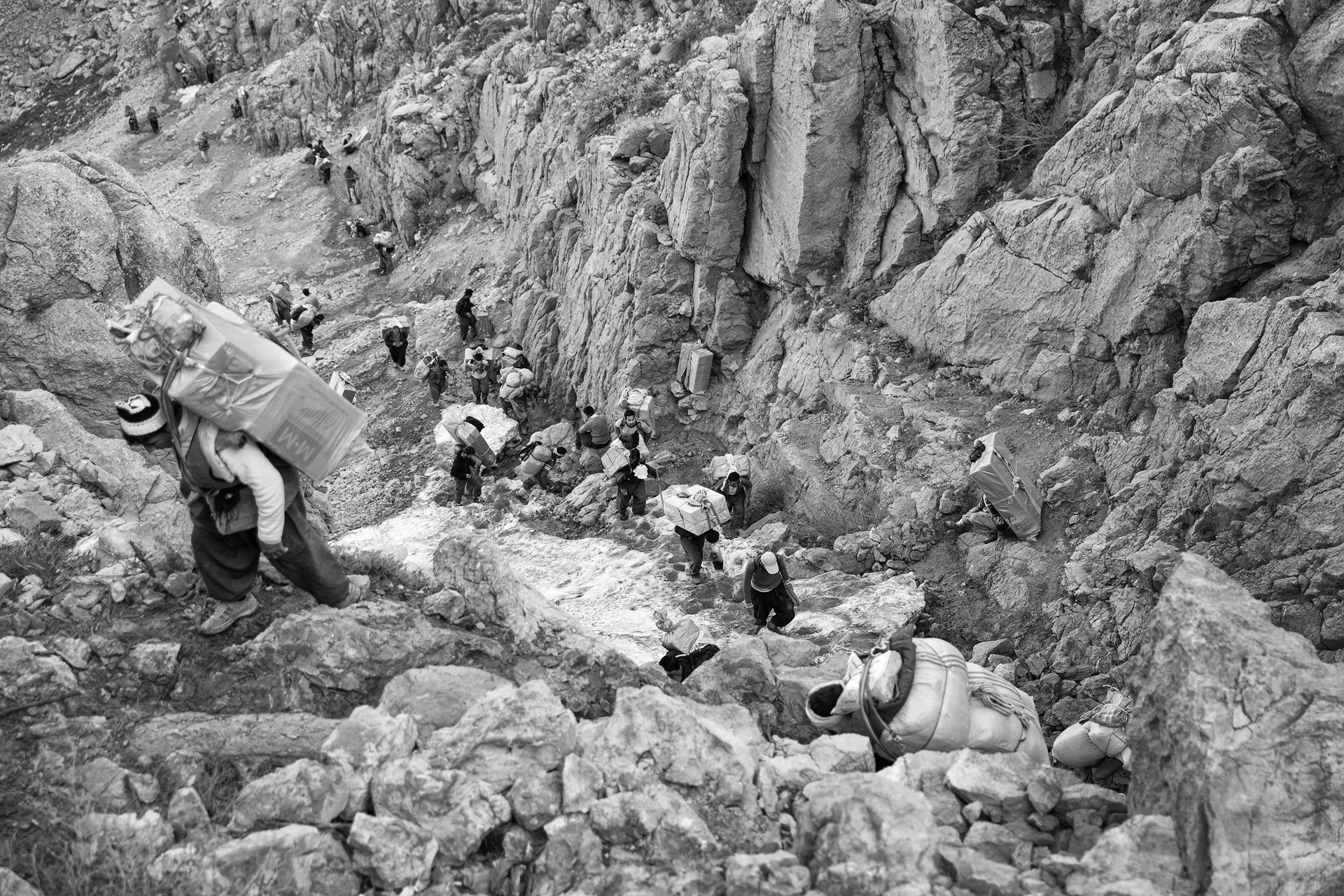 Kolbars make the perilous climb on a border crossing route in Kurdistan, Iran, known as the &ldquo;Passage of Death&rdquo; because of the number of lives it claims.&nbsp;<br />
&nbsp;