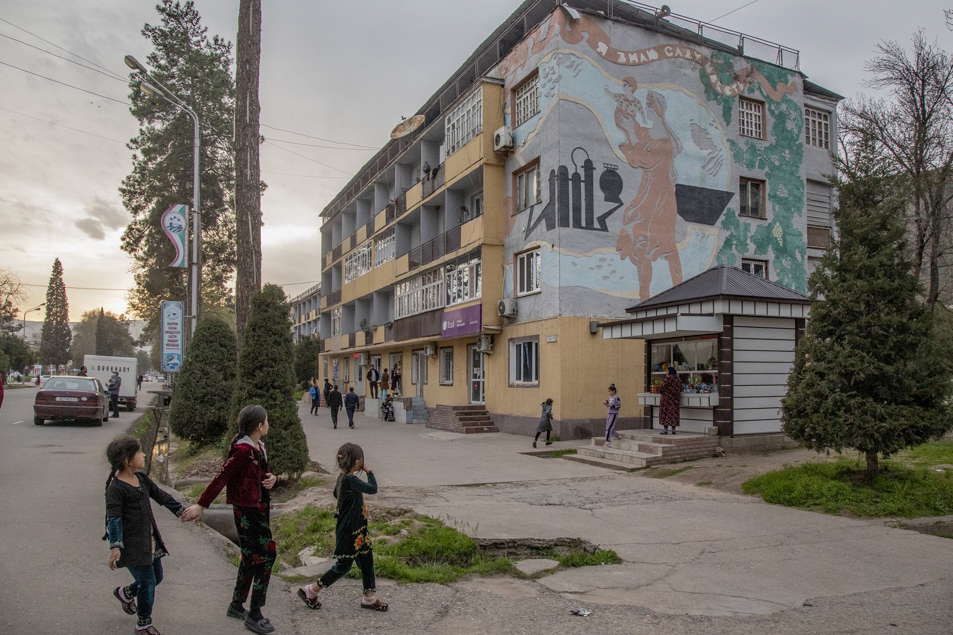 Girls cross a street in Norak, Tajikistan. The Norak Hydroelectric Station provides 70 percent of the country&rsquo;s electricity. Dam water levels fell by four meters in 2021.